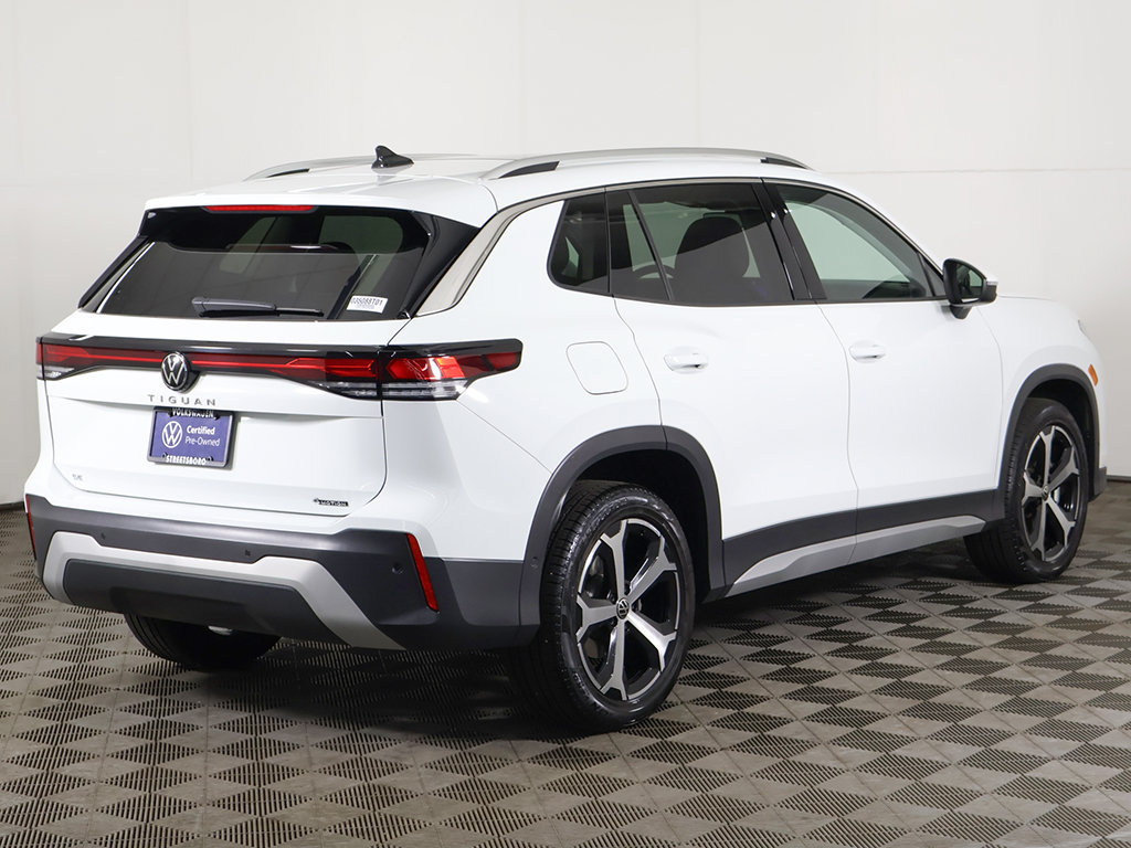 Used 2025 Volkswagen Tiguan SE w/ Panoramic Sunroof Package AWD/4WD image 10