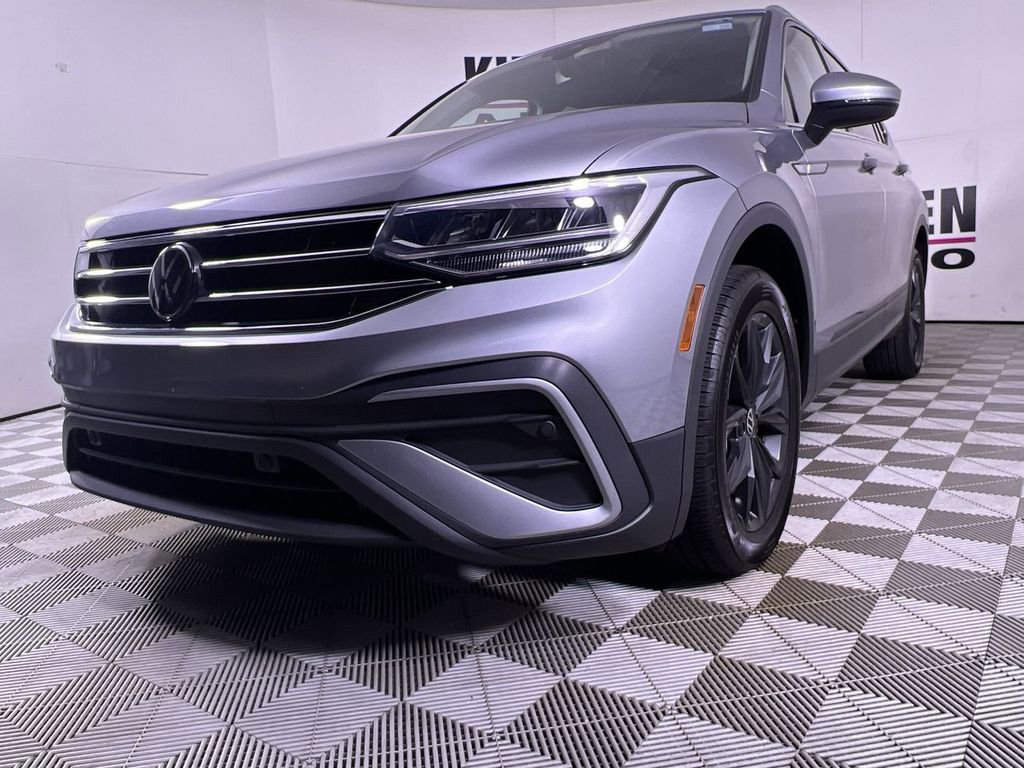 Used 2024 Volkswagen Tiguan SE image 28