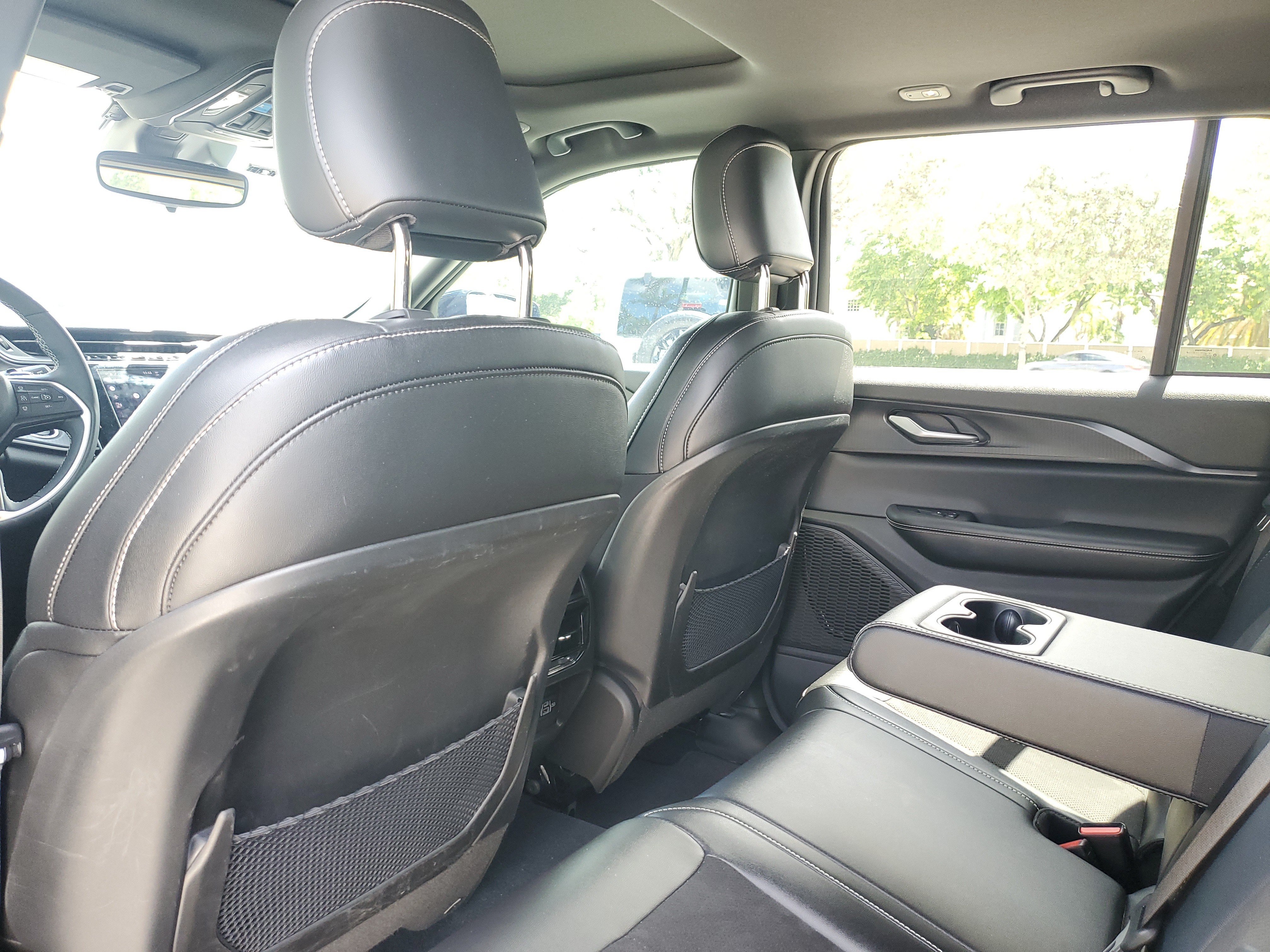 Used 2024 Jeep Grand Cherokee Altitude RWD image 14