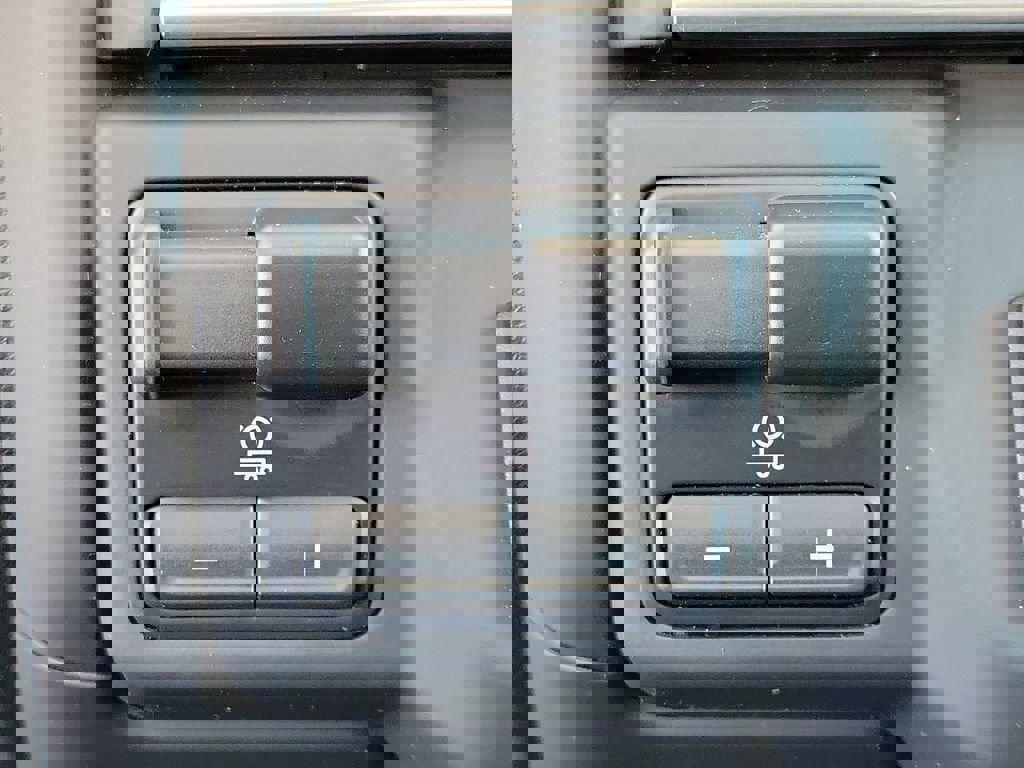 Certified 2020 Chevrolet Silverado 1500 Custom w/ Custom Value Package image 29