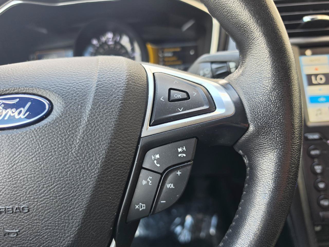 Used 2019 Ford Fusion Energi Titanium FWD image 19