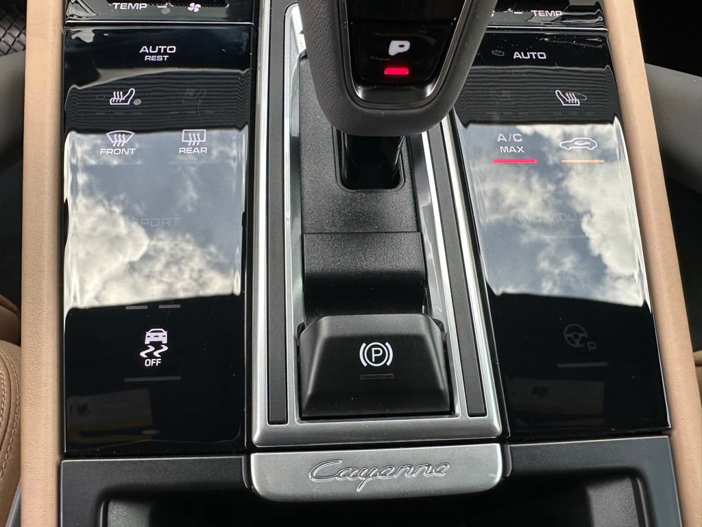 Certified 2023 Porsche Cayenne AWD/4WD image 30