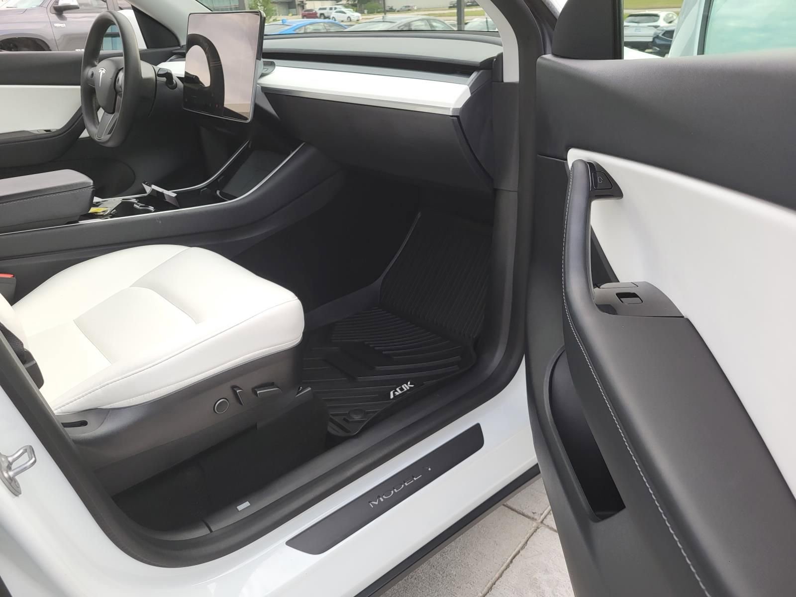 Used 2021 Tesla Model Y Long Range image 7
