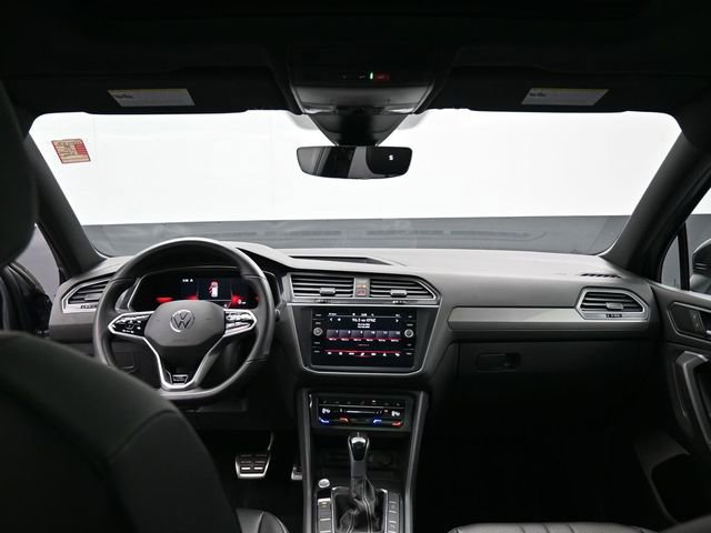 Used 2022 Volkswagen Tiguan SE R-Line image 29