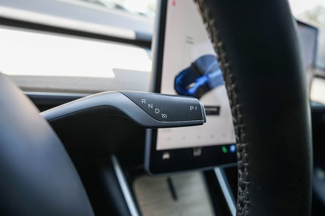 Used 2021 Tesla Model Y Long Range AWD/4WD image 21