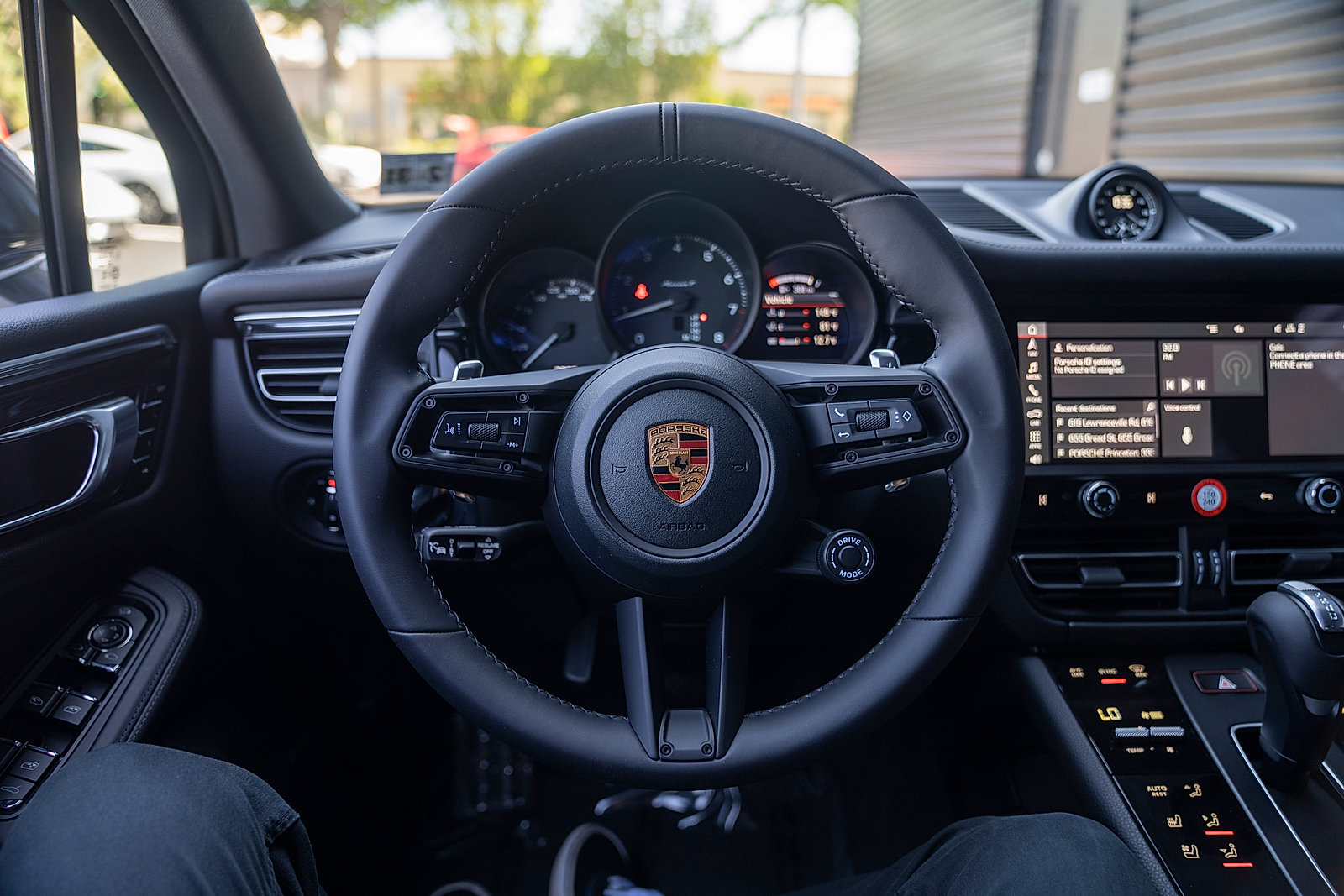 Certified 2026 Porsche Macan Turbo AWD/4WD image 6