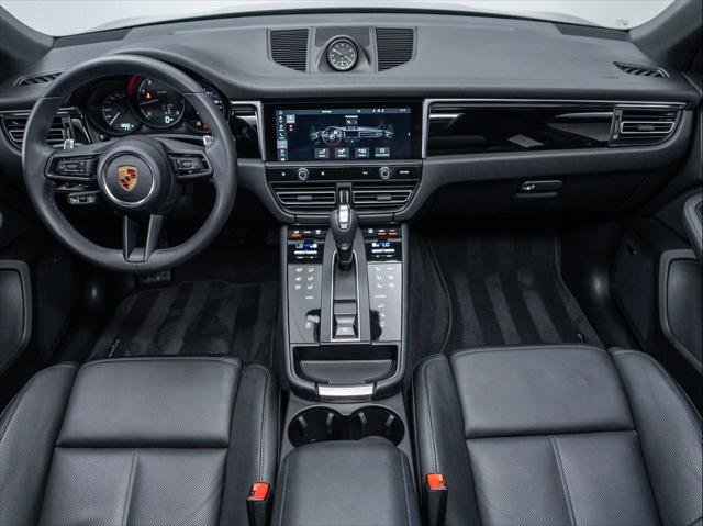 Used 2024 Porsche Macan image 17