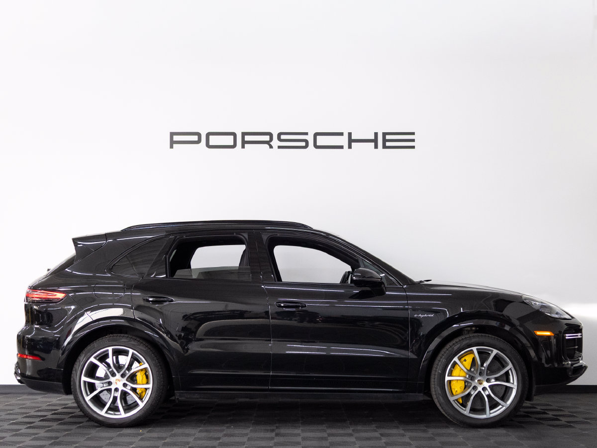 Certified 2023 Porsche Cayenne Turbo S AWD/4WD image 8