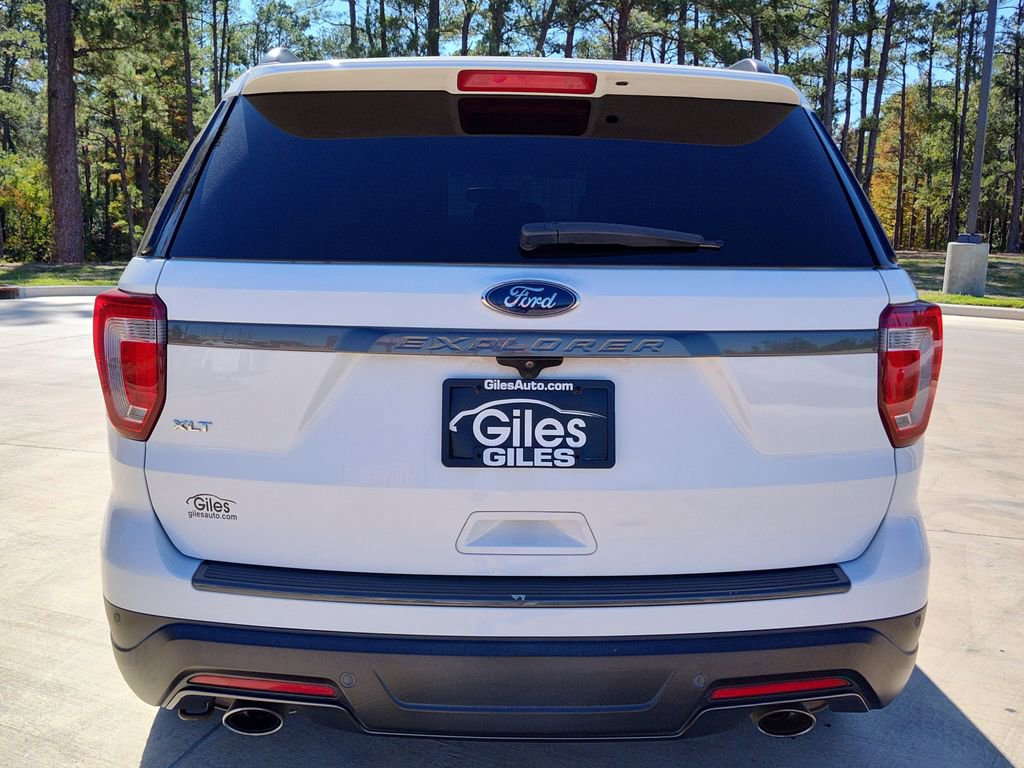 Used 2018 Ford Explorer XLT w/ Equipment Group 202A image 5