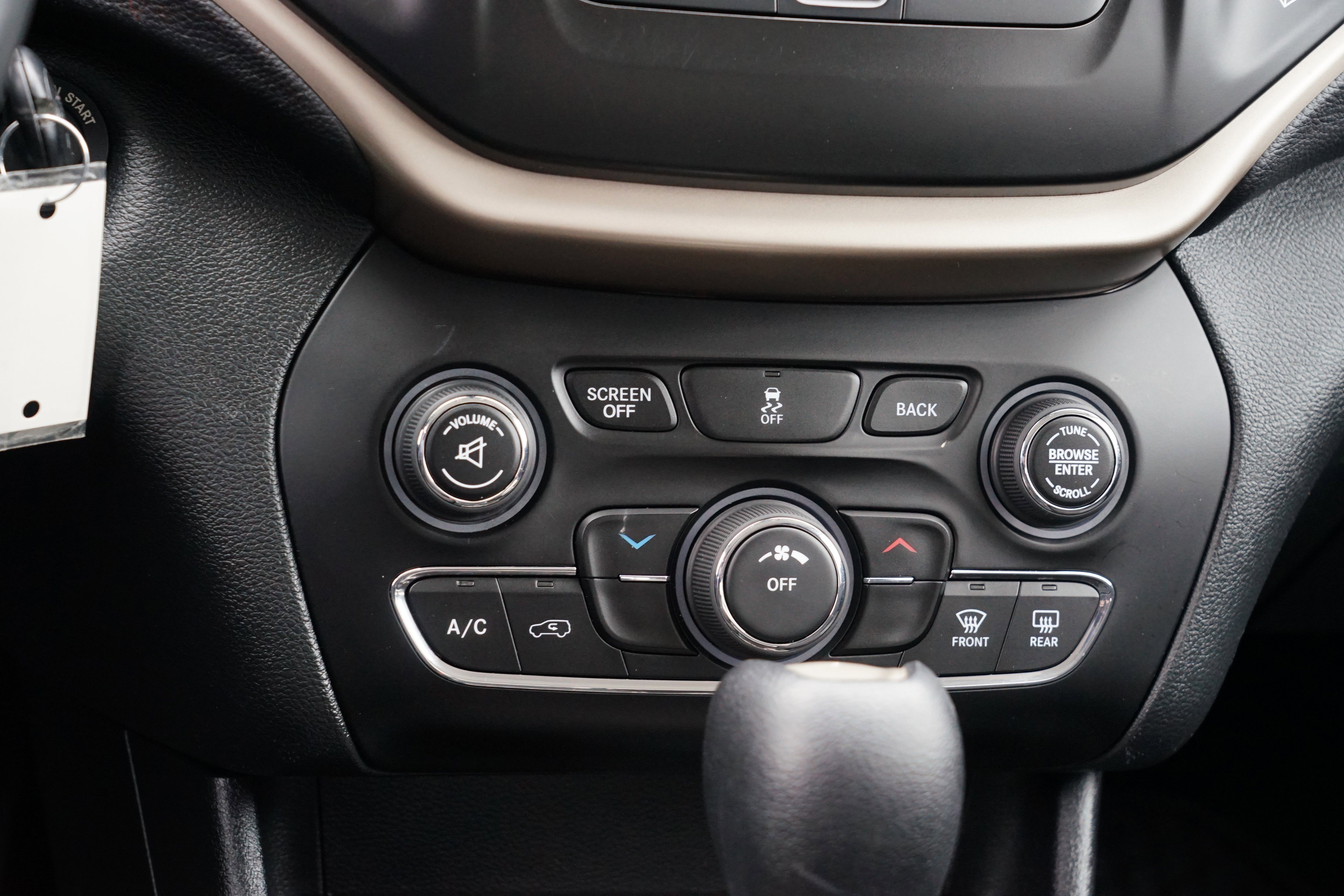 Used 2016 Jeep Cherokee Latitude w/ Cold Weather Group image 23