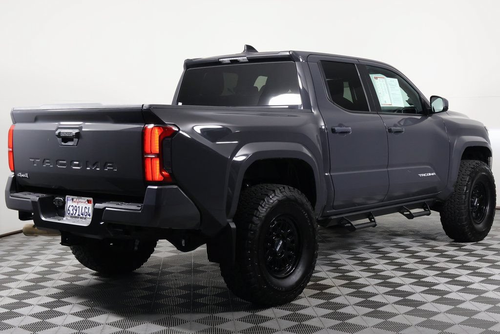 Used 2025 Toyota Tacoma SR5 AWD/4WD image 4