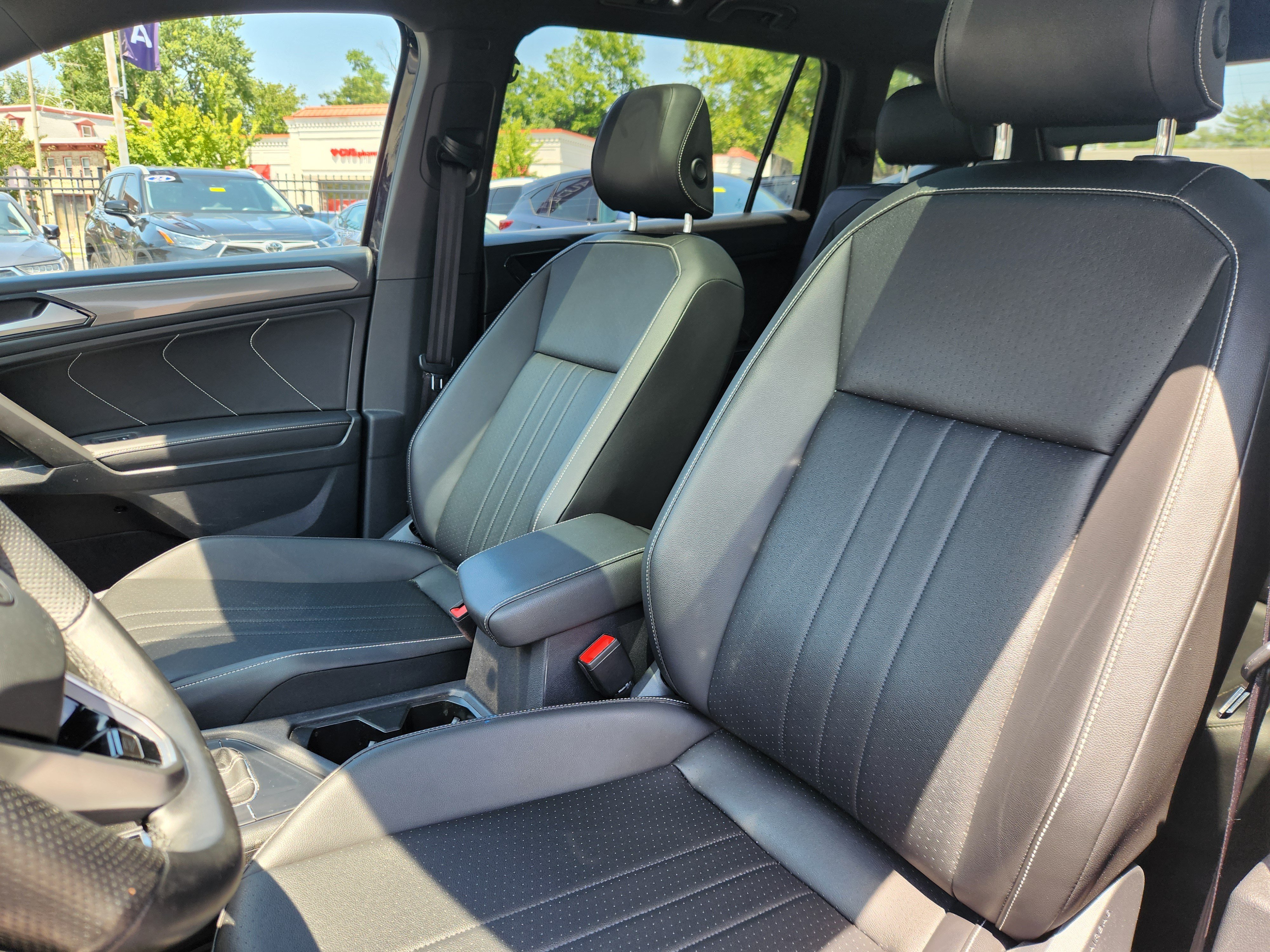 Certified 2022 Volkswagen Tiguan SE R-Line FWD image 7
