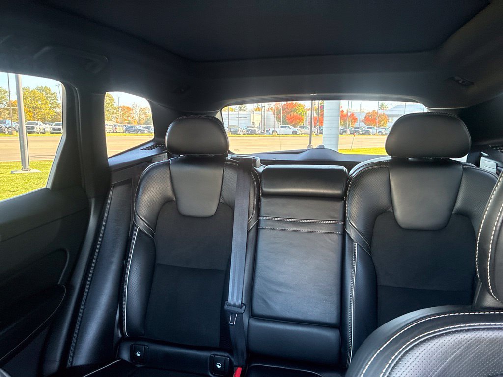 Used 2018 Volvo XC60 T5 R-Design w/ Convenience Package AWD/4WD image 17