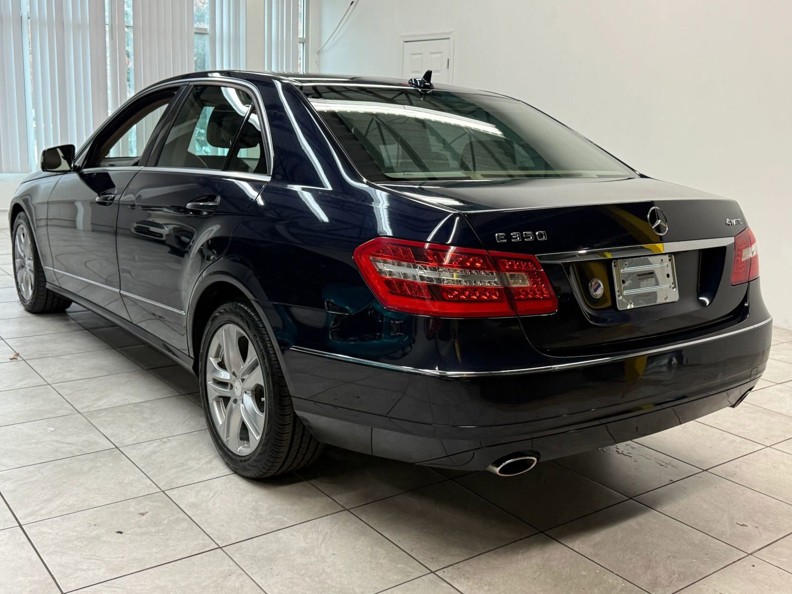 Used 2011 Mercedes-Benz E 350 4MATIC Sedan image 7