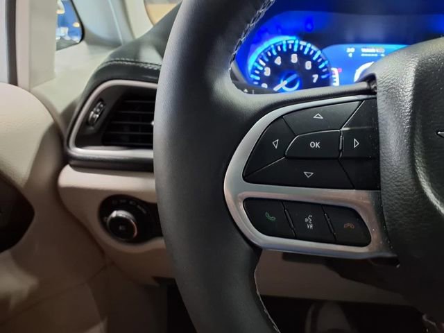 Certified 2024 Chrysler Pacifica Touring-L image 17