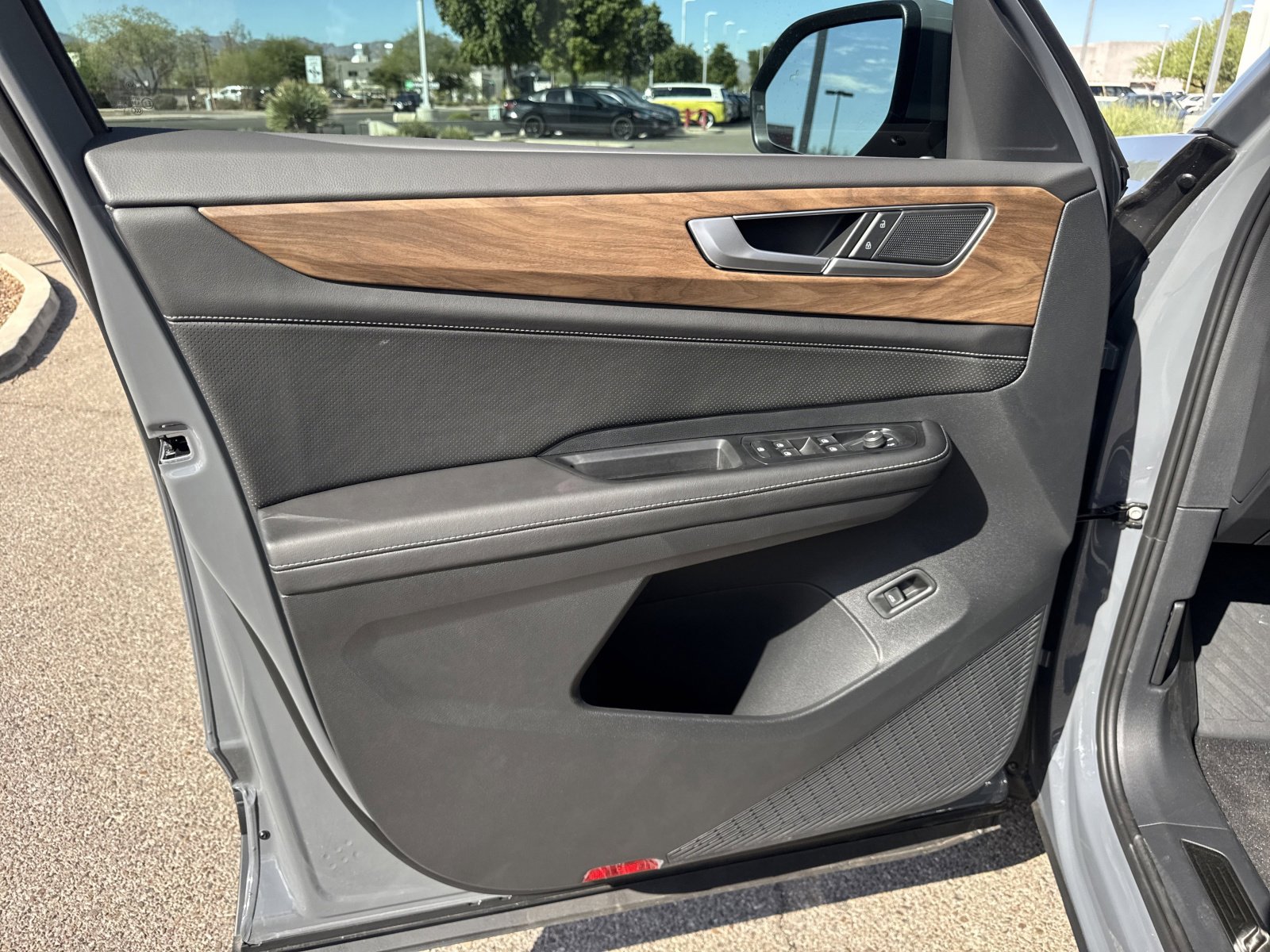 New 2026 Volkswagen Atlas SE image 11