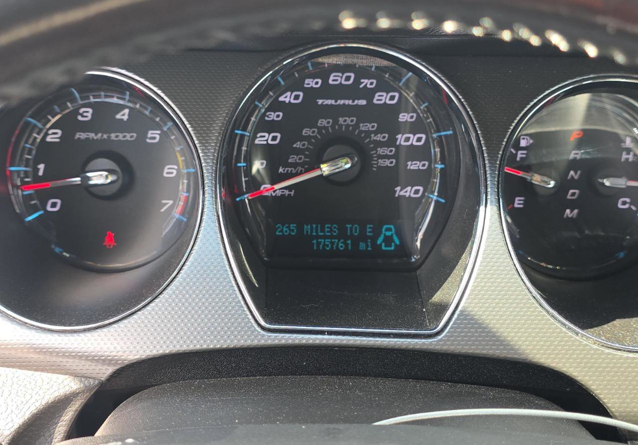 Used 2012 Ford Taurus SEL FWD image 15