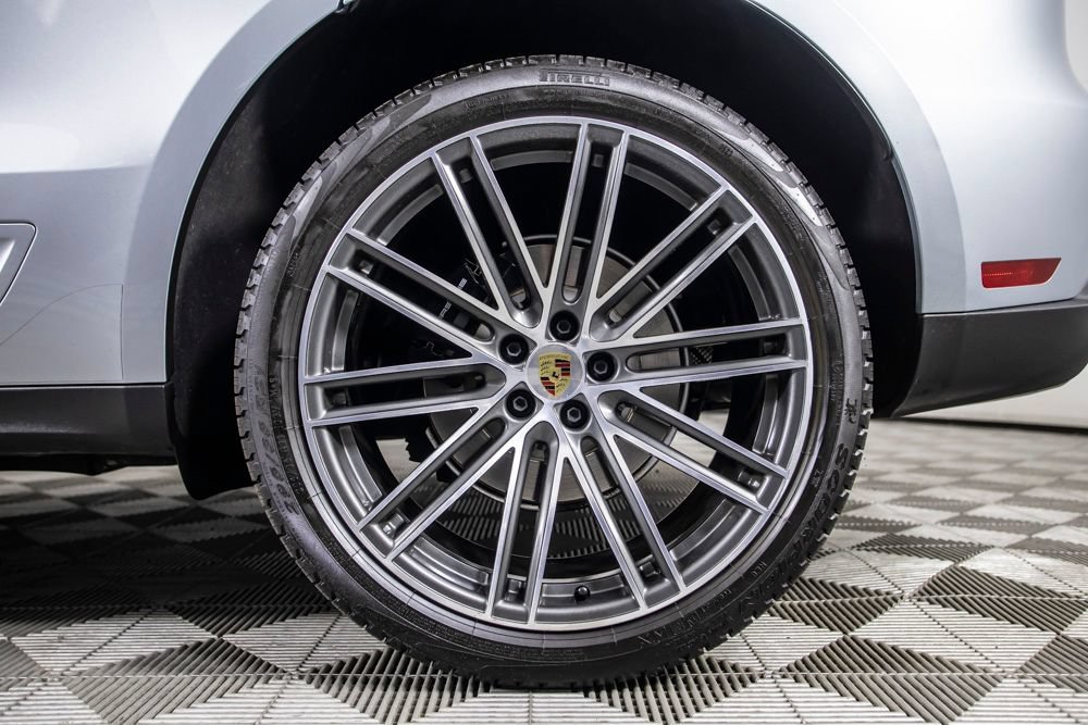 Used 2024 Porsche Macan AWD/4WD image 45