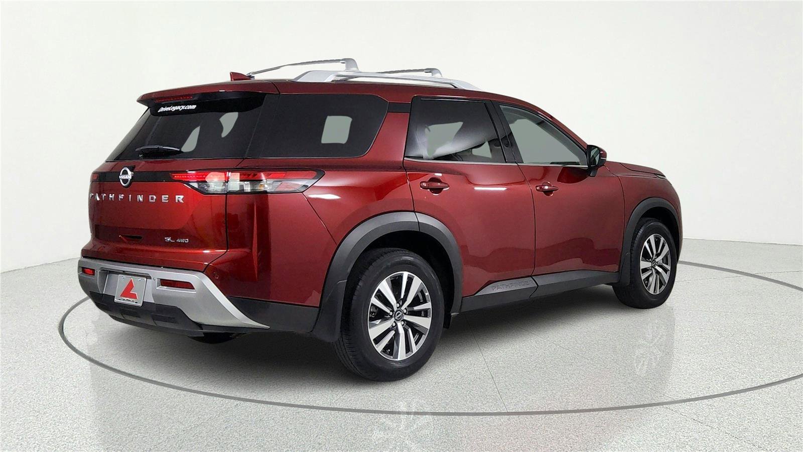 Used 2023 Nissan Pathfinder SL AWD/4WD image 5