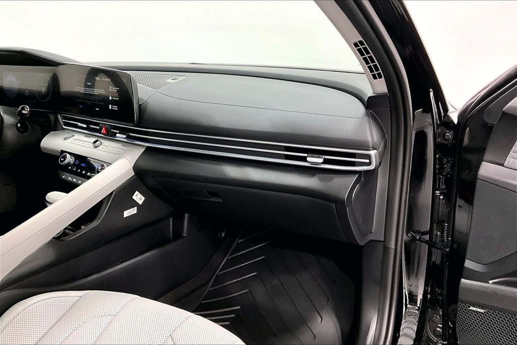 New 2026 Hyundai Elantra Limited FWD image 9
