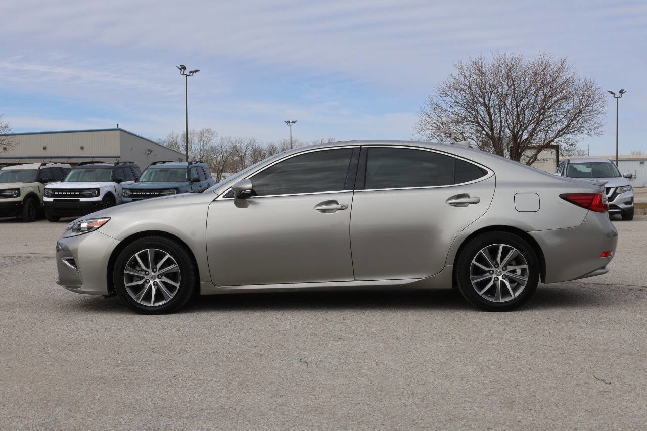 Used 2018 Lexus ES 300h w/ Navigation Package FWD image 8