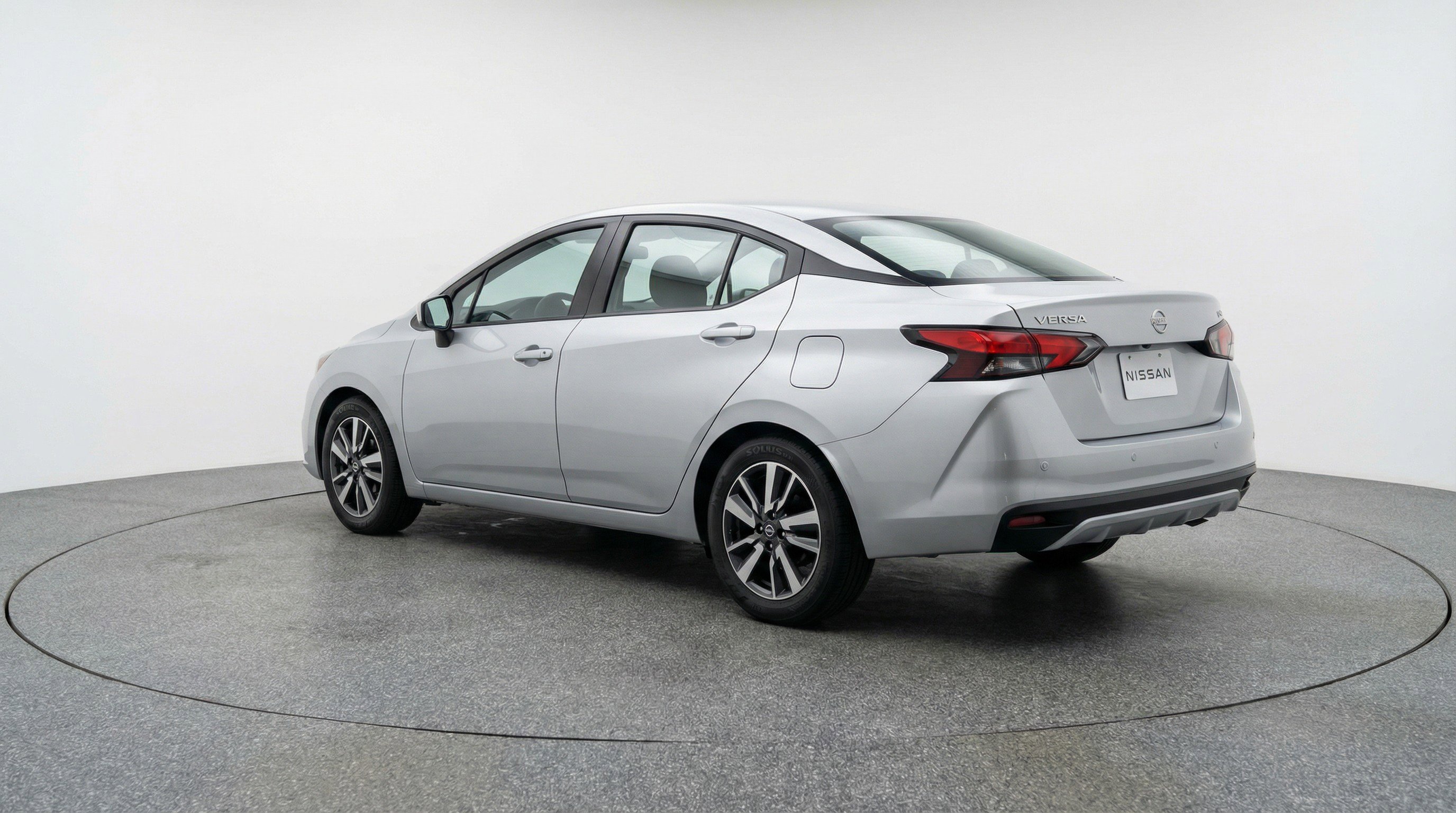 Used 2025 Nissan Versa SV image 6