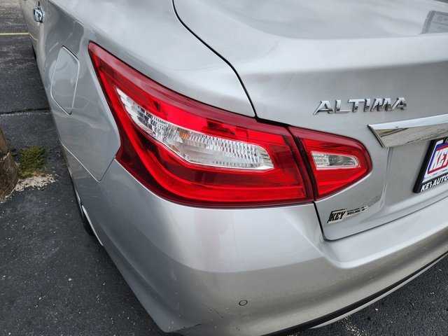 Used 2017 Nissan Altima 3.5 SL w/ 3.5SL Technology Package image 5