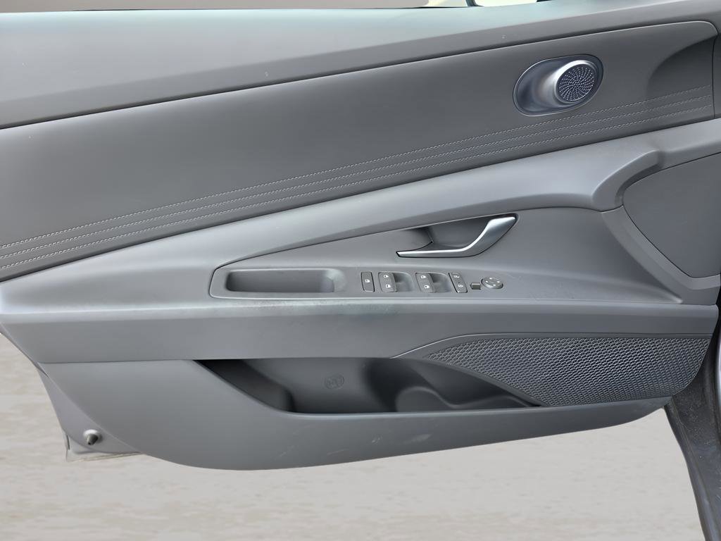 Used 2023 Hyundai Elantra SEL image 16