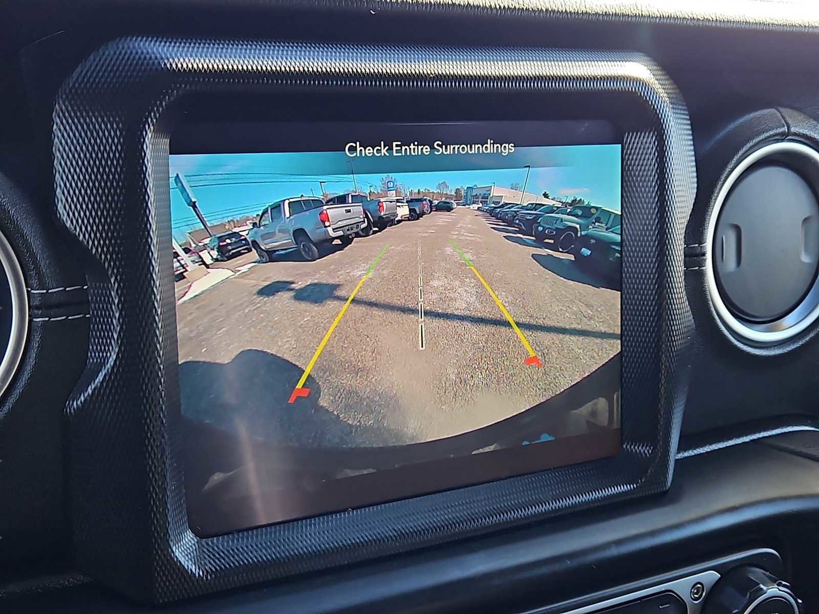 Used 2022 Jeep Wrangler Unlimited Sahara AWD/4WD image 15