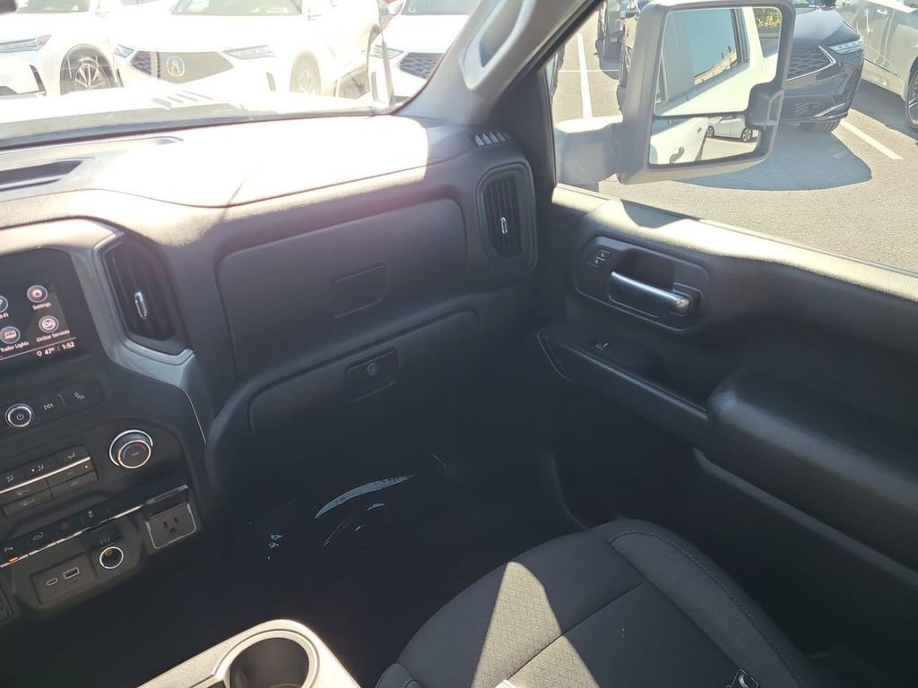 Used 2024 Chevrolet Silverado 2500 Custom w/ Custom Value Package image 3