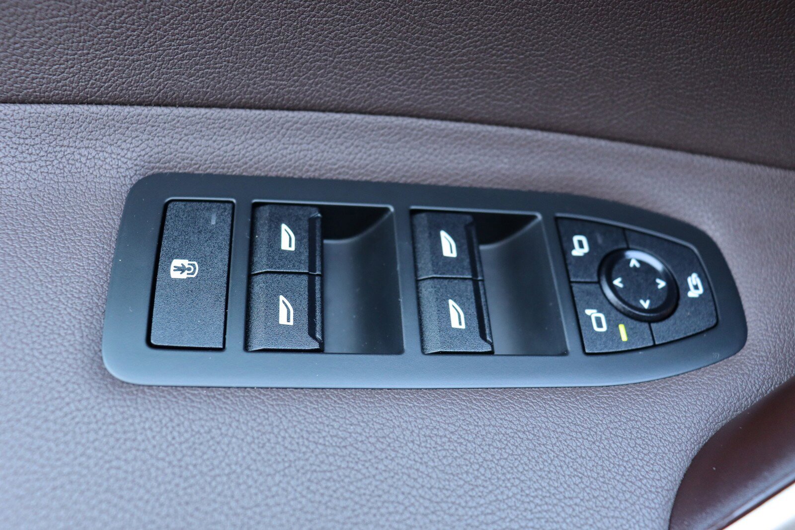 Used 2022 BMW iX xDrive50 w/ Convenience Package AWD/4WD image 26