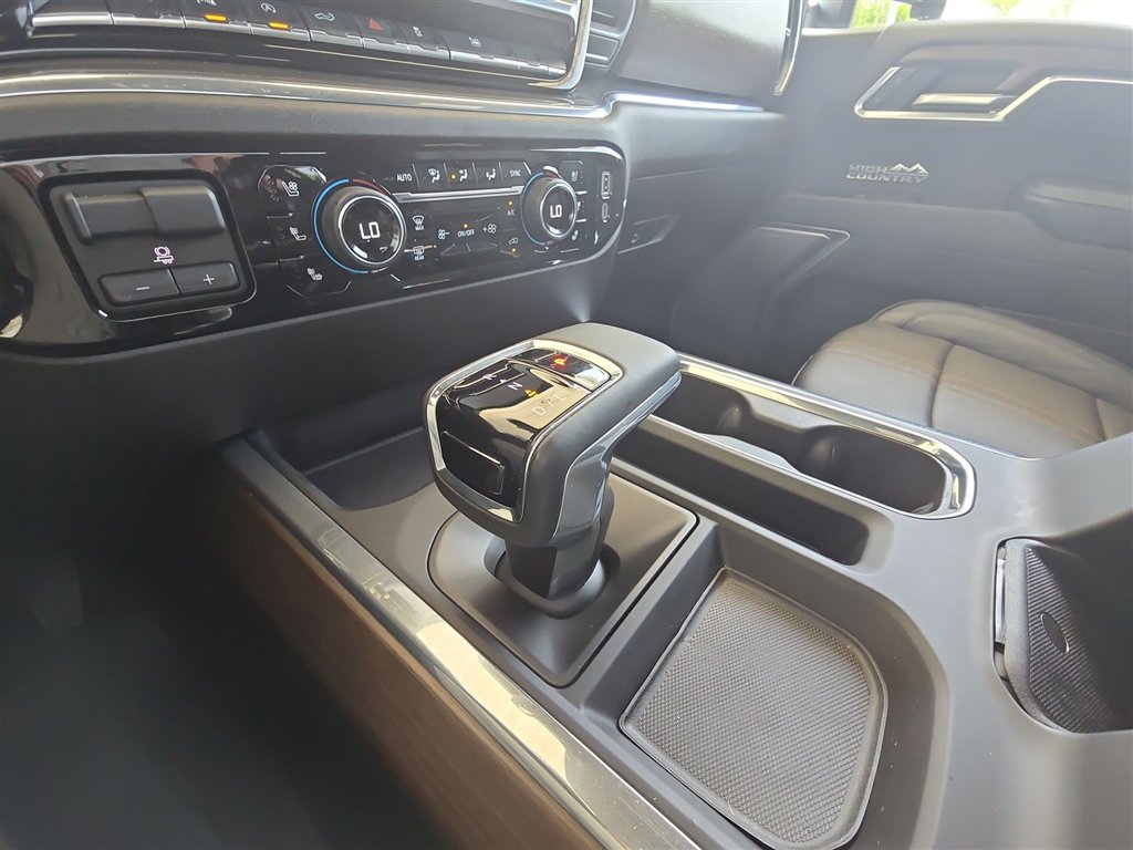 Used 2025 Chevrolet Silverado 1500 High Country w/ High Country Premium Package AWD/4WD image 16