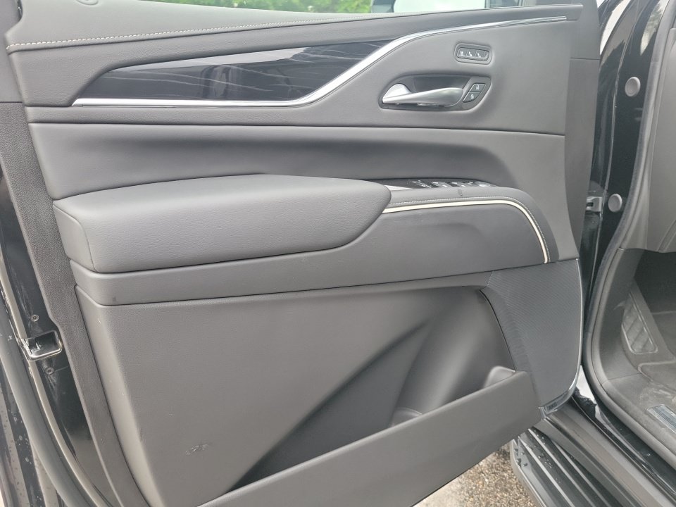 Certified 2024 Cadillac Escalade Sport AWD/4WD image 32