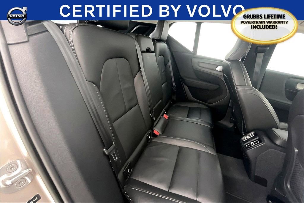 Used 2023 Volvo XC40 B4 Plus image 33