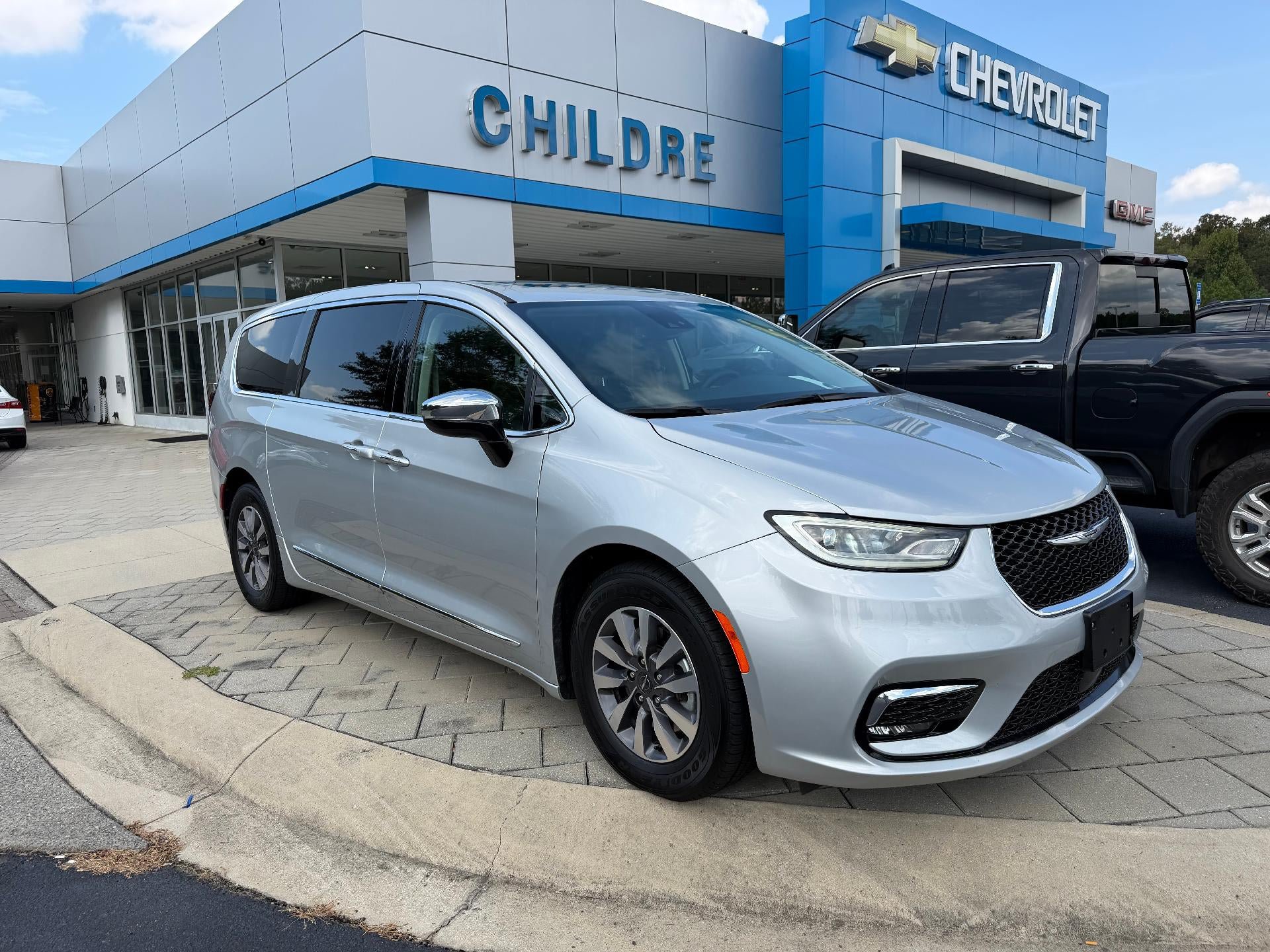 Used 2023 Chrysler Pacifica Limited