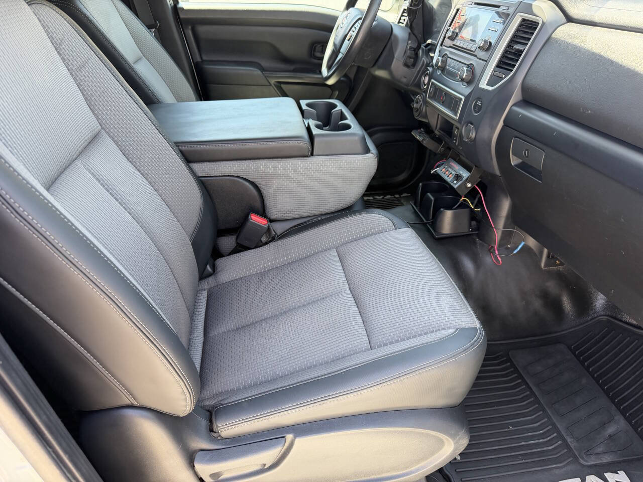 Used 2017 Nissan Titan S AWD/4WD image 20