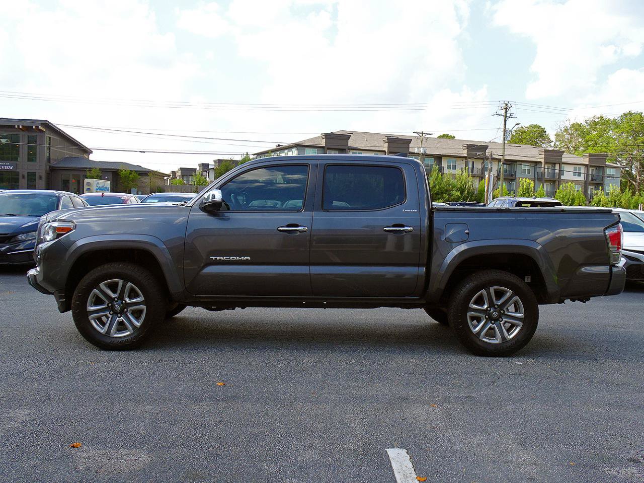 Used 2016 Toyota Tacoma Limited w/ Towing Package RWD image 5