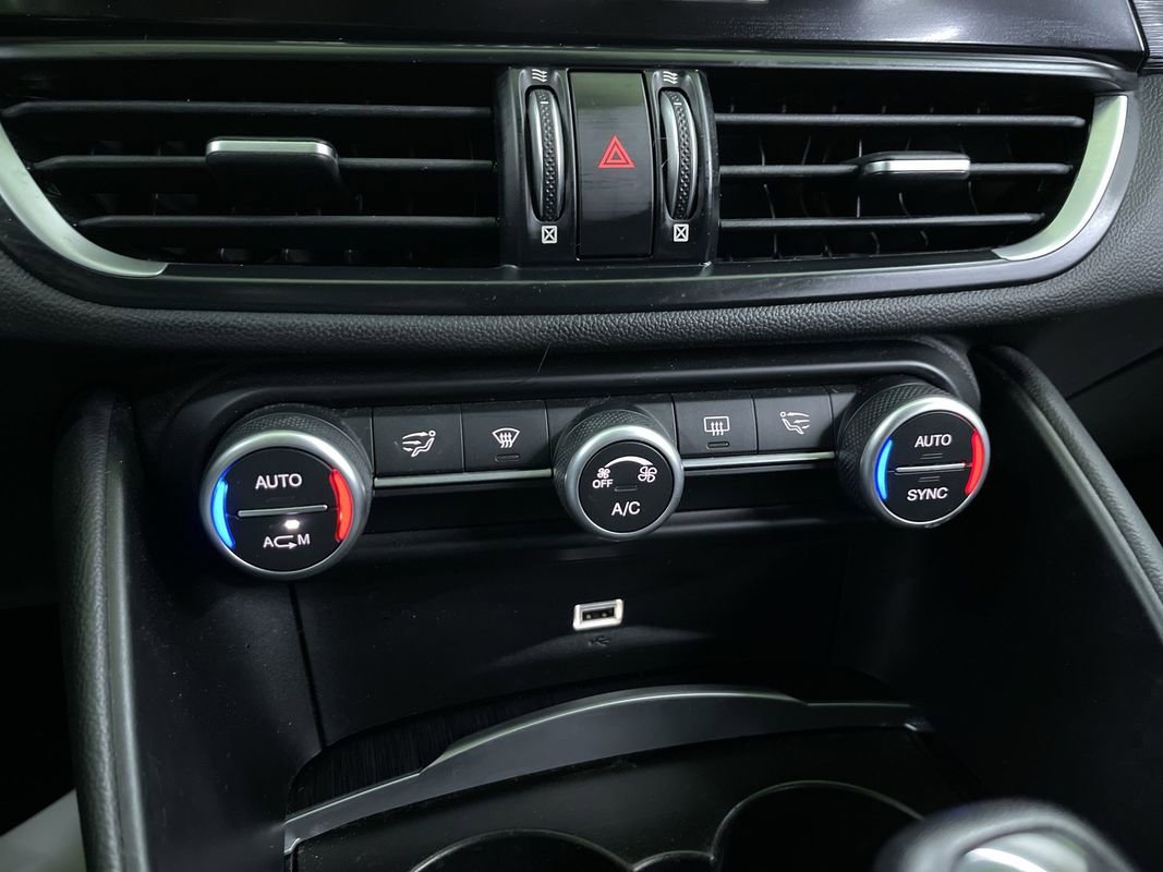 Used 2019 Alfa Romeo Giulia image 22