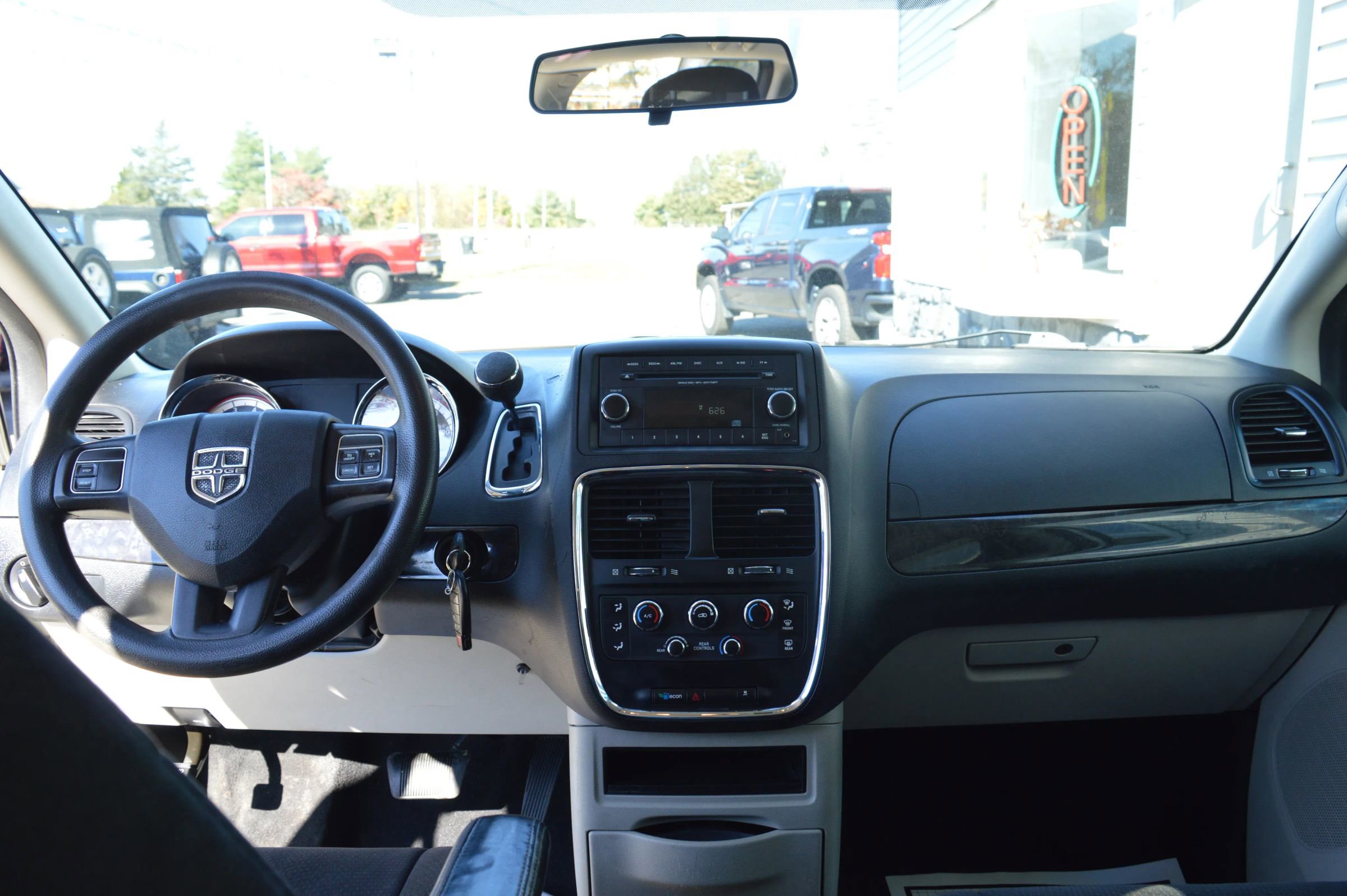 Used 2013 Dodge Grand Caravan SE image 36