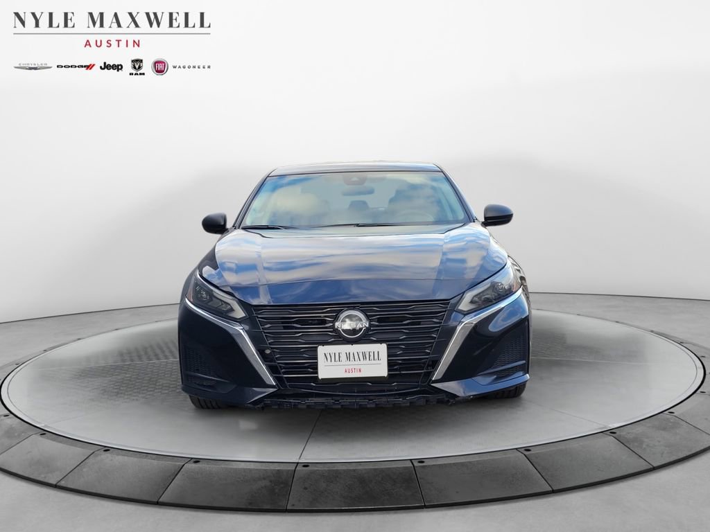 Used 2024 Nissan Altima 2.5 SV image 17