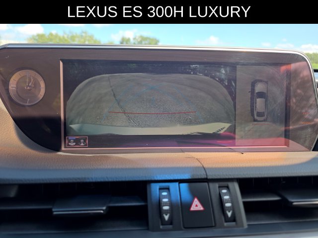Used 2019 Lexus ES 300h w/ Accessory Package 2 FWD image 31