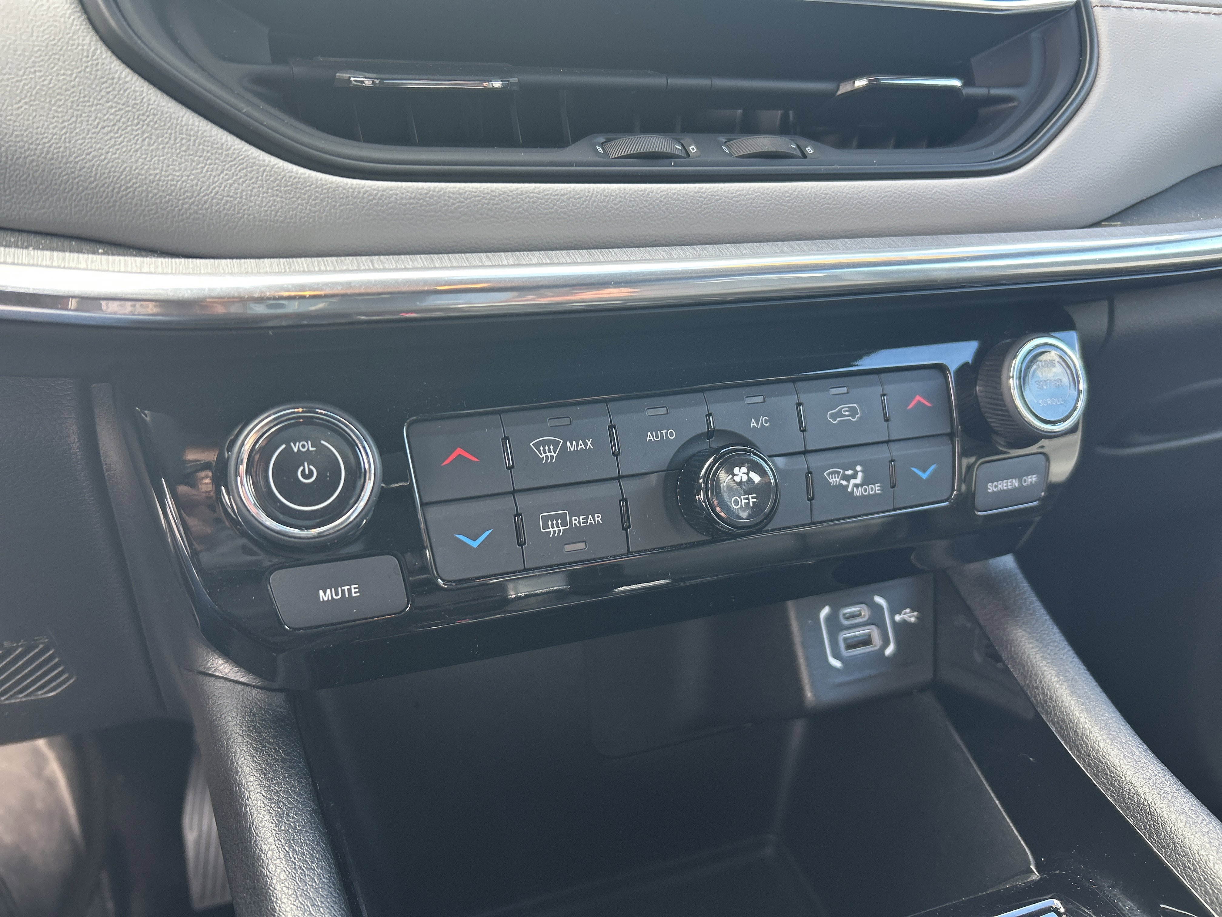 Used 2024 Jeep Compass Limited image 21