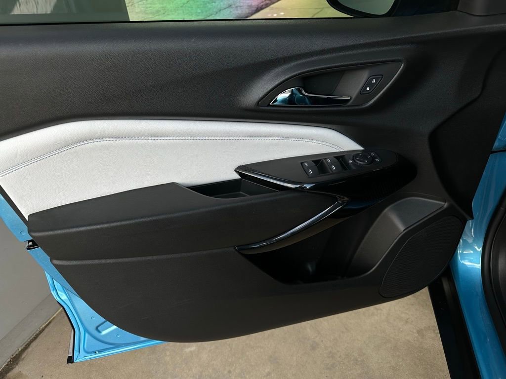 Used 2025 Chevrolet Trax LT w/ Driver Confidence Package image 12