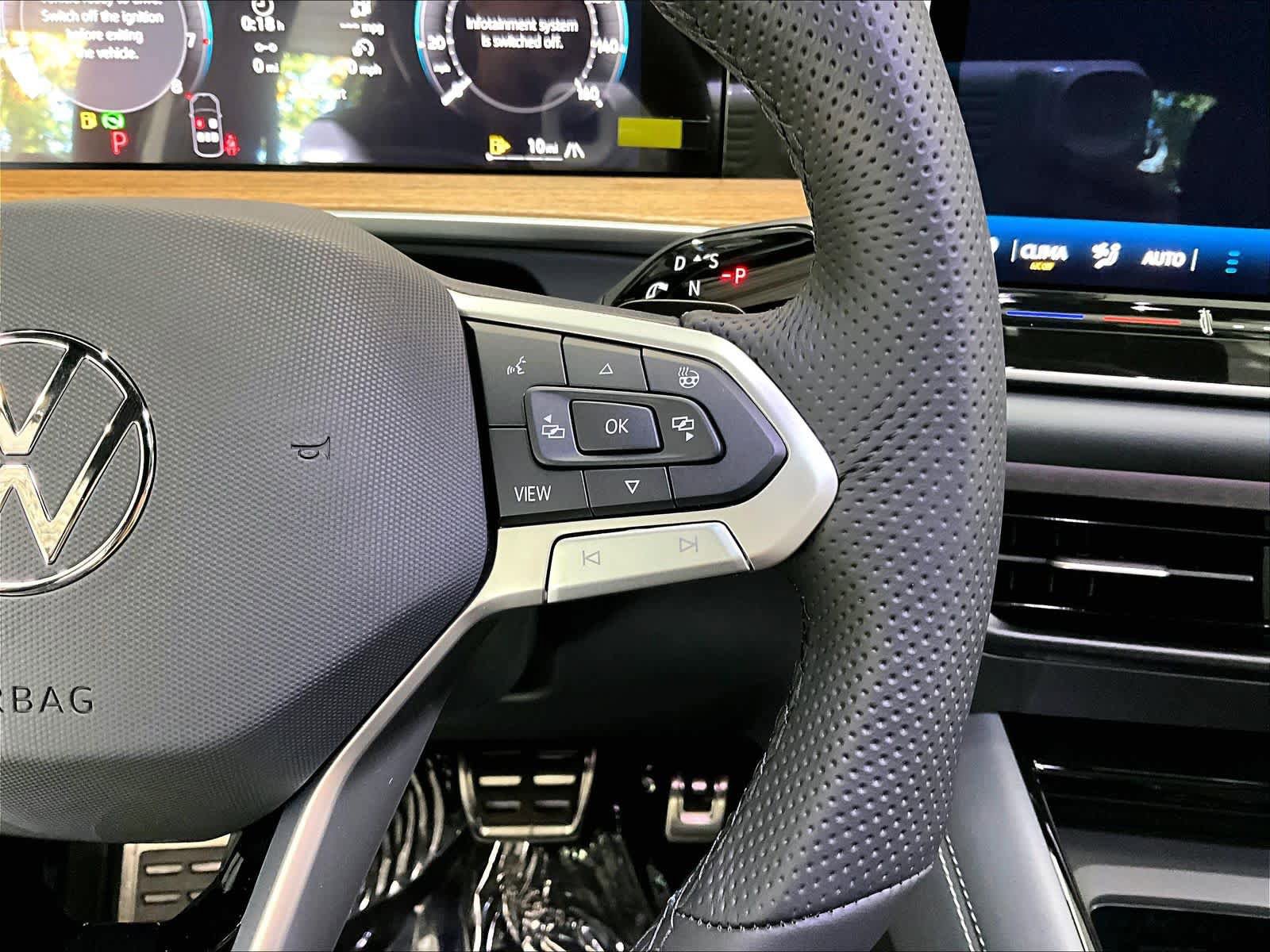 New 2026 Volkswagen Tiguan SEL R-Line AWD/4WD image 18