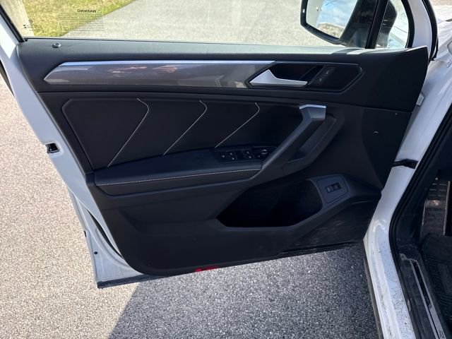 Used 2024 Volkswagen Tiguan SE R-Line image 21