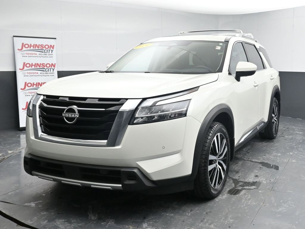 Used 2024 Nissan Pathfinder Platinum w/ Cargo Package image 4
