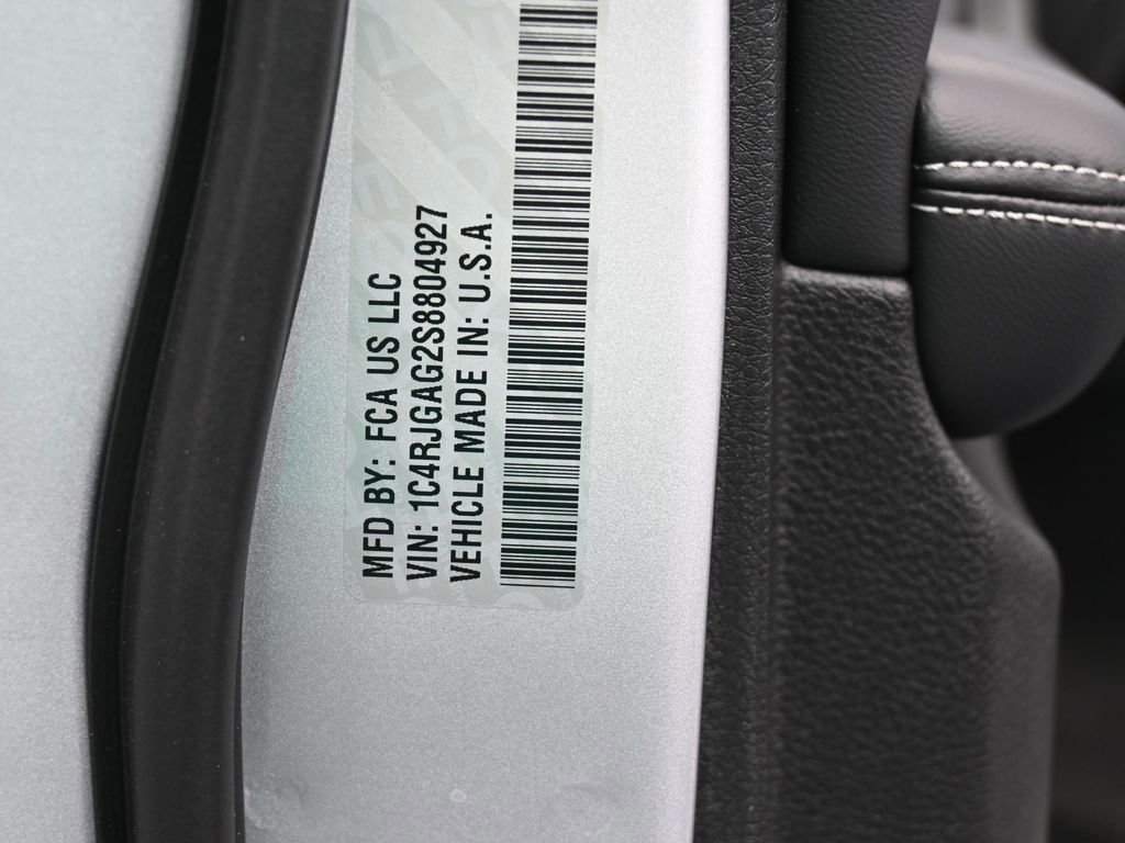 New 2025 Jeep Grand Cherokee Altitude image 18