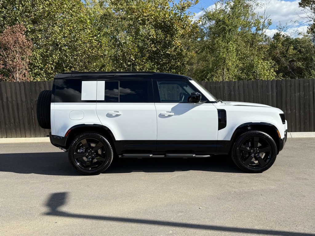 New 2026 Land Rover Defender 110 X-Dynamic SE image 7