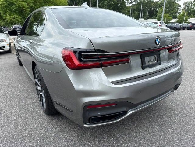 Used 2022 BMW 740i w/ M Sport Package RWD image 13