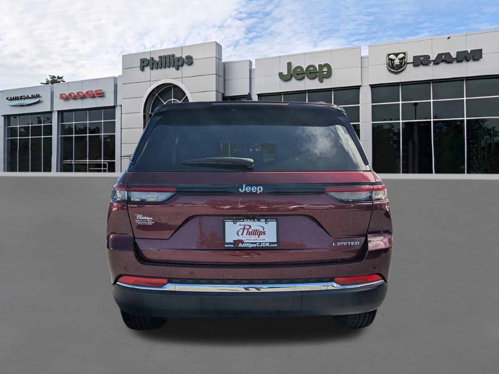 Used 2023 Jeep Grand Cherokee Limited RWD image 4